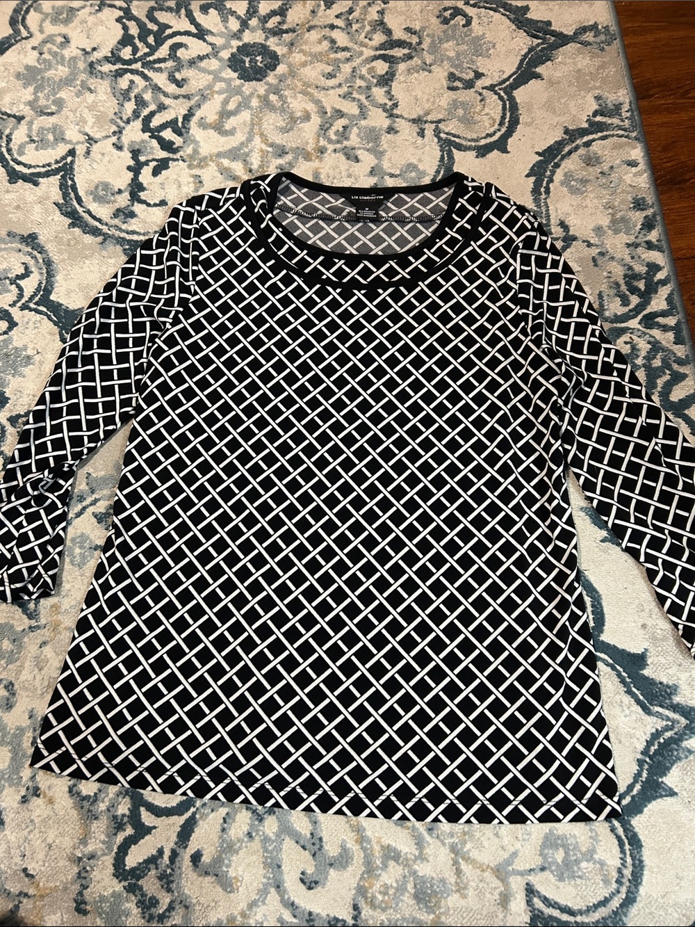 Liz Claiborne Black and White Geometric Long Sleeve Tee